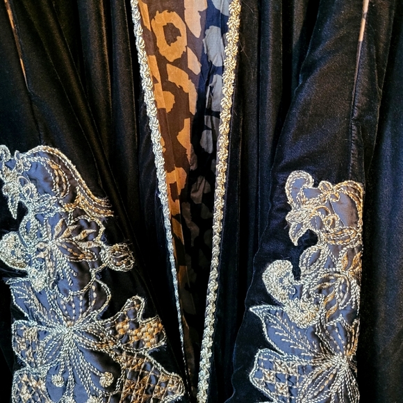 Velvet cape with embroidery - Ramadan or Eid - Picture 5 of 6